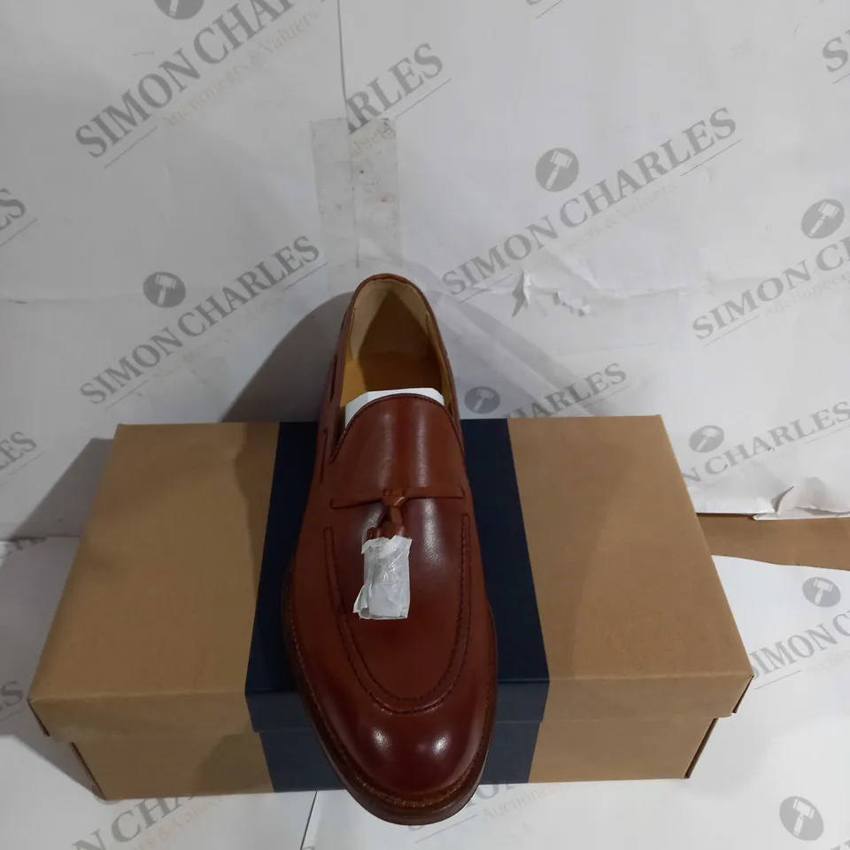 BOXED PAIR OF CHARLES TYRWHITT WALNUT BROWN LEATHER TASSEL LOAFER UK 9