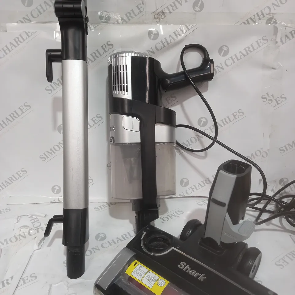 SHARK STRATOS ANTI HAIR WRAP PET PRO VACUUM CLEANER HZ3000UKT