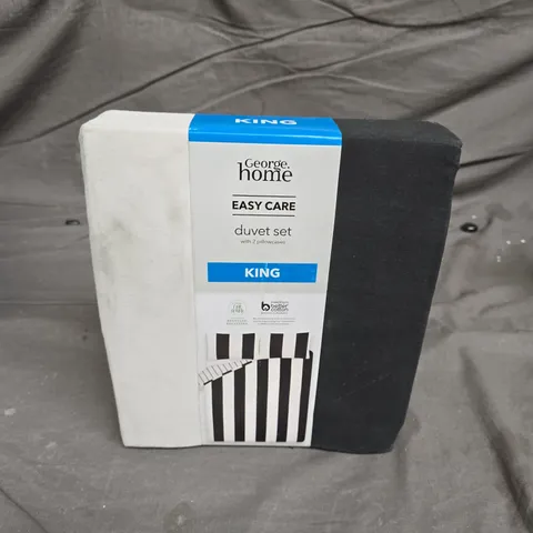 EASY CARE DUVET SET IN BLACK/WHITE - KING