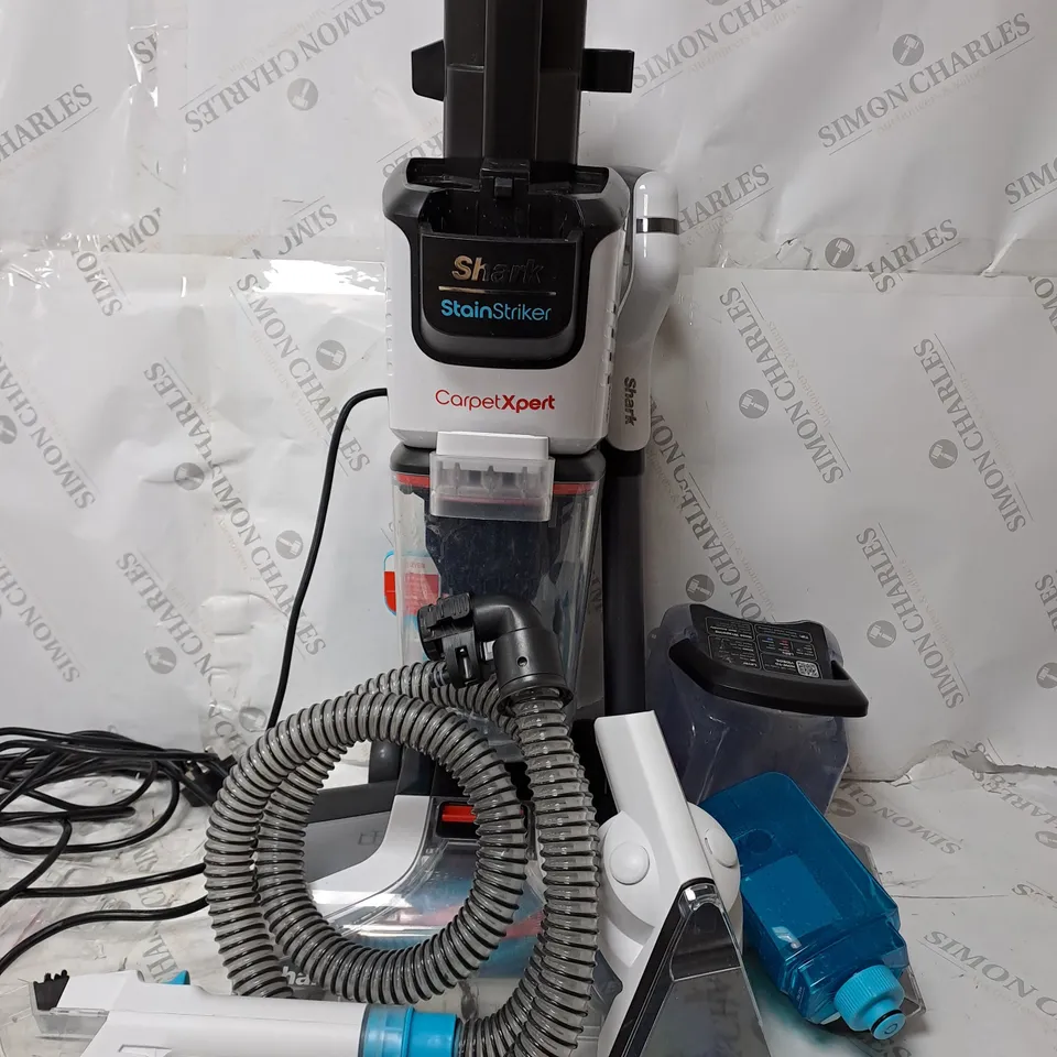 BOXED SHARK CARPET XPERT DEEP CARPET CLEANER & BUILT IN STAIN STRIKER EX200UK - COLLECTION ONLY