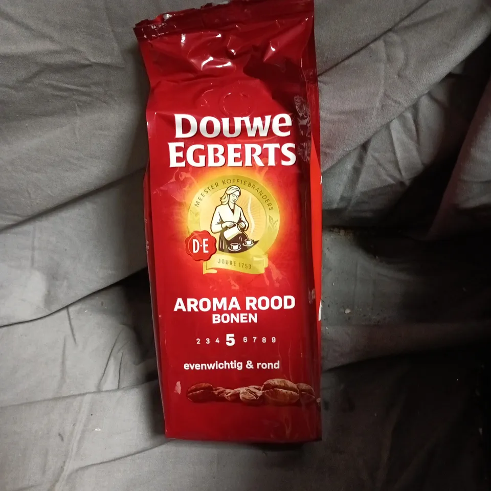 BOX OF APPROXIMATELY 12 PACKS OF DOUWE EGBERTS AROMA ROOD COFFEE BEANS - EXPIRY DATE 2021 