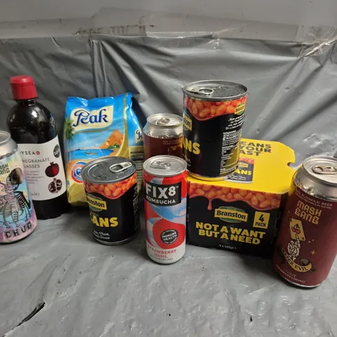APPROXIMATELY 12 ASSORTED FOOD & DRINK ITEMS TO INCLUDE BRANSTON BEANS, MASH GANG NON-ALCOHOLIC STOUT, FIX8 KOMBUCHA, ETC - COLLECTION ONLY