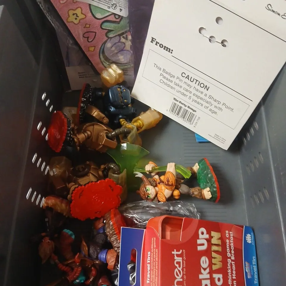 APPROXIMATELY 10 ASSORTED TOYS AND GAMES TO INCLUDE FIGURINES, BEADING KIT, SILICONE MOULDS ETC