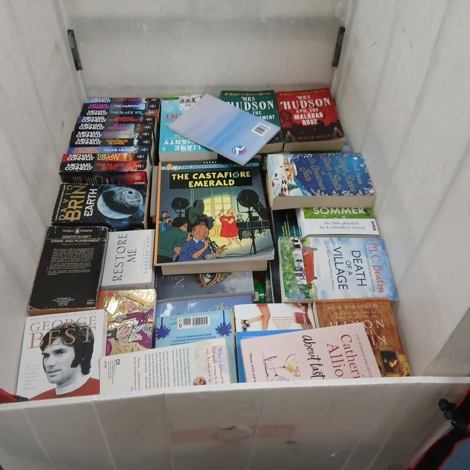 LARGE QUANTITY OF ASSORTED BOOKS TO INCLUDES BOTH FICTION NON-FICTION AND CHILDRENS BOOKS