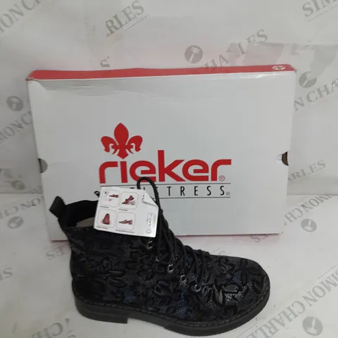 BOXED REIKER LACE UP BOOTS IN NAVY - SIZE 4