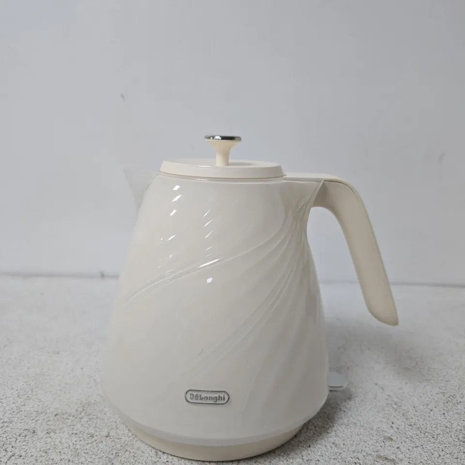 DELONGHI BALLERINA SETA KETTLE - CREAM