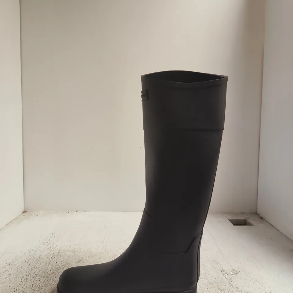 UK 6 HUNTER TALL RAIN BOOT – BLACK