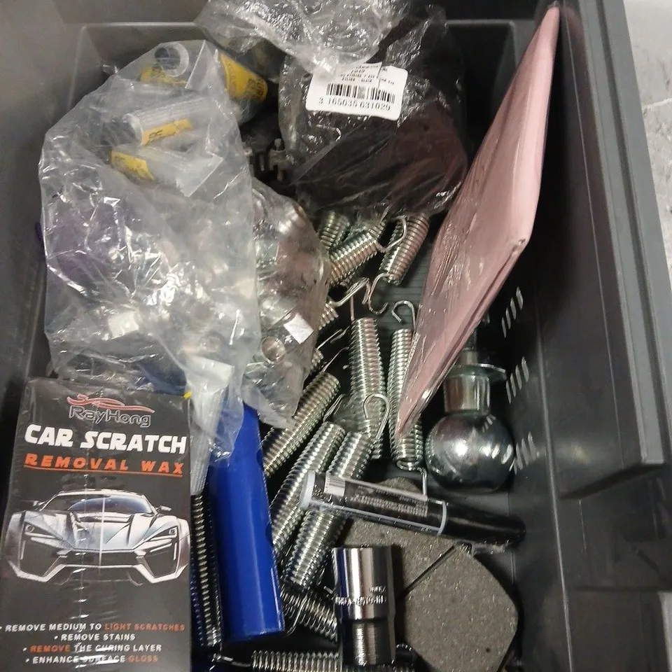APPROXIMATELY 10 ASSORTED ITEMS TO INCLUDE - CAR SCRATCH REMOVAL WAX - MICHELIN AIRSTOP - SPRING - ETC - COLLECTION ONLY