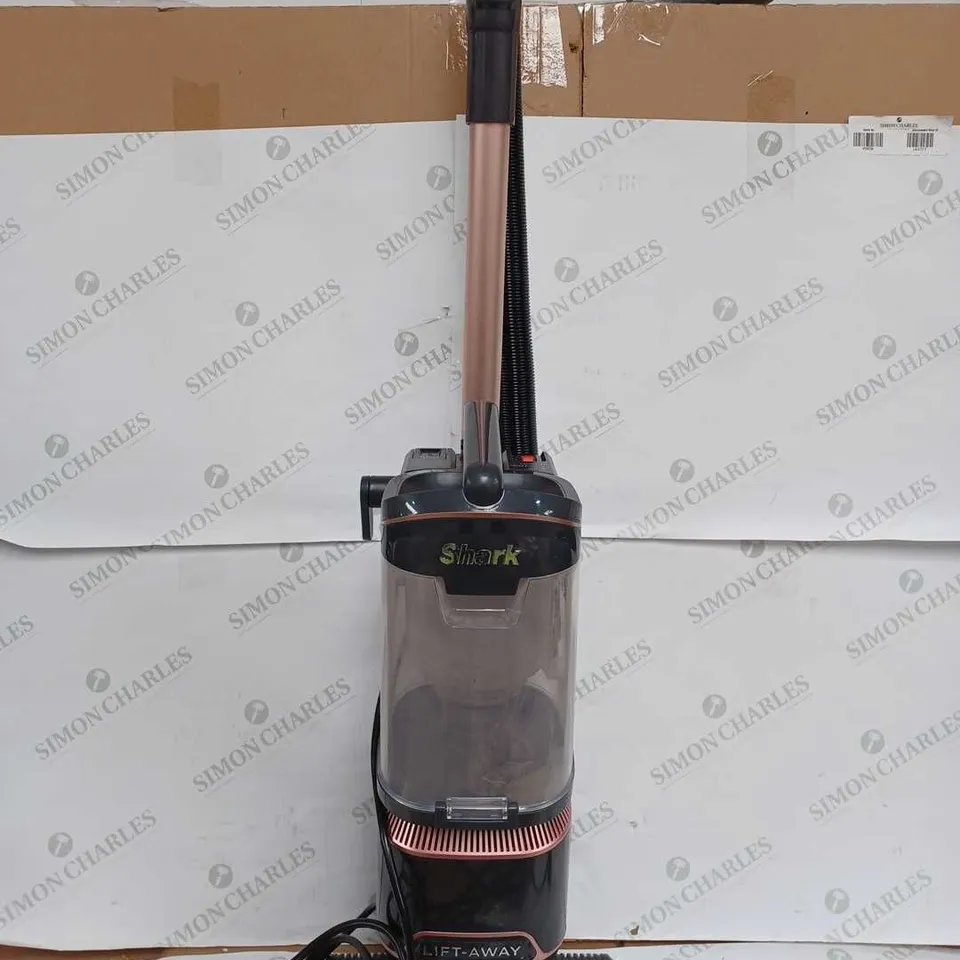 SHARK ANTI HAIR WRAP UPRIGHT PET-HAIR VACUUM