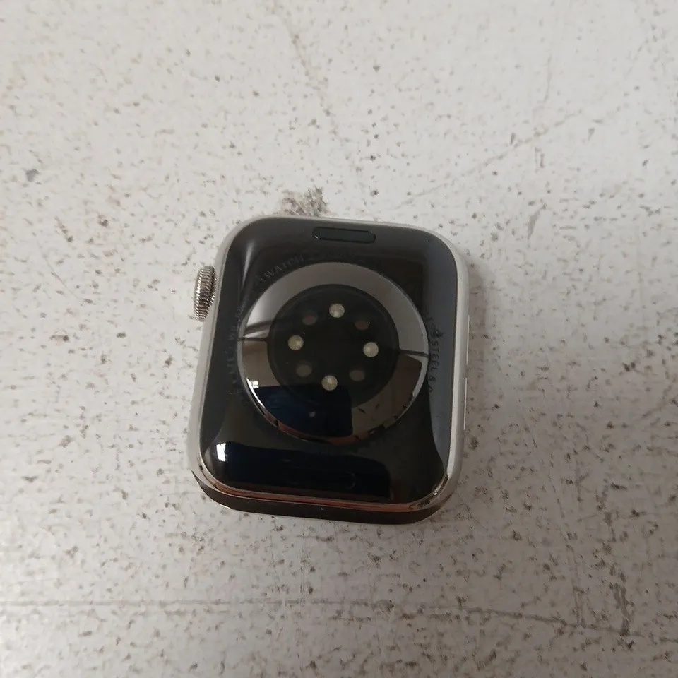 APPLE WATCH SERIES 6 40MM CELLULAR STAINLESS STEEL SILVER