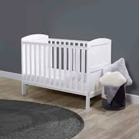 BOXED ICKLE BUBBA COLEBY MINI COT BED - WHITE (1 BOX)