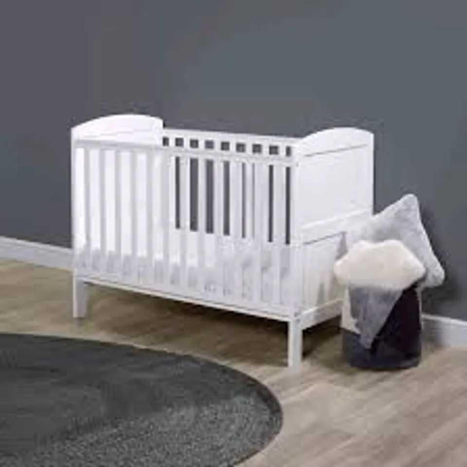 BOXED ICKLE BUBBA COLEBY MINI COT BED - WHITE (1 BOX)