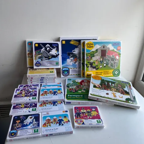 BOX OF 22 BRAND NEW ITEMS TO INCLUDE: POP-OUT PLAY SETS, BUILD+PLAY RNLI PEOPLE SETS, TALENT SHOW 3D BUILDING PLAY SET ETC