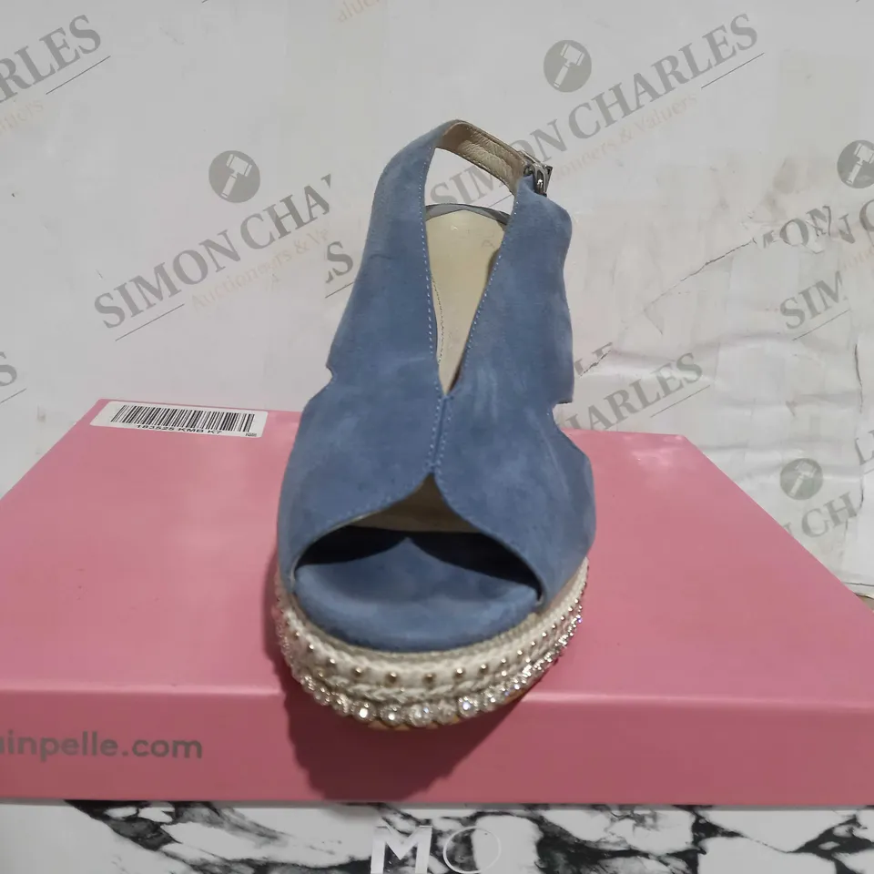 BOX CONTAINING 5 PAIRS OF MODA IN PELLE PERIAR WEDGE LIGHT BLUE SUEDE SANDAL UK SIZE 7