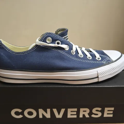 BOXED PAIR OF CONVERSE ALL STAR OX NAVY TRAINERS β UK SIZE 9