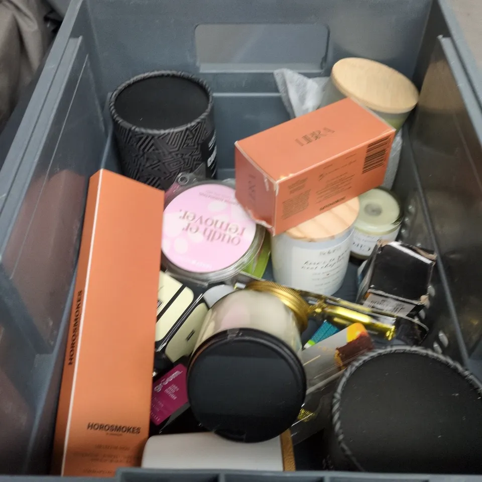 APPROXIMATELY 15 ASSORTED SCENTED CANDLES, REED DIFFUSER LIQUID AND TEALIGHT CANDLES