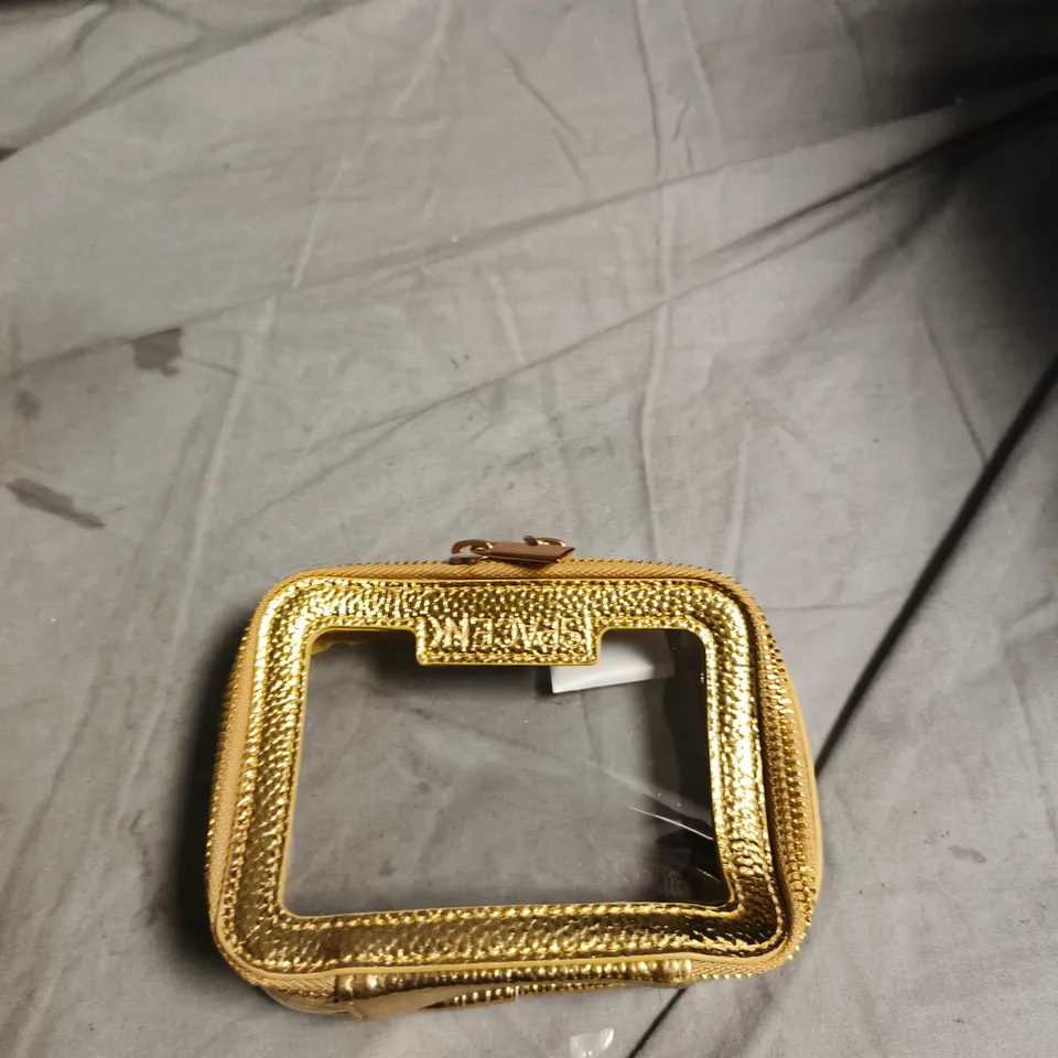 APPROXIMATELY 8 ASSORTED HEALTH & BEAUTY PRODUCTS INCLUDING APPLE & MINT FLOSS PICKS AND MAKE UP BAG 