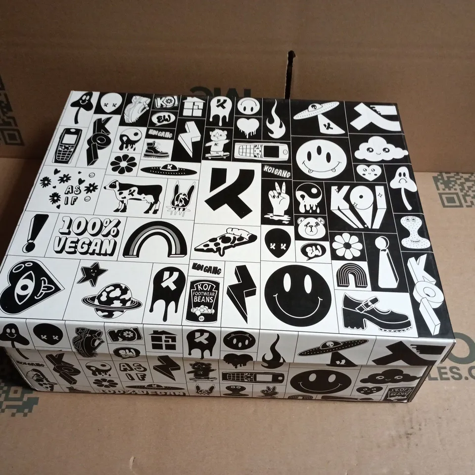 BOXED KOI BLACK PU PLATFORM ANKLE BOOTS WITH SIDE ZIP - 6/39