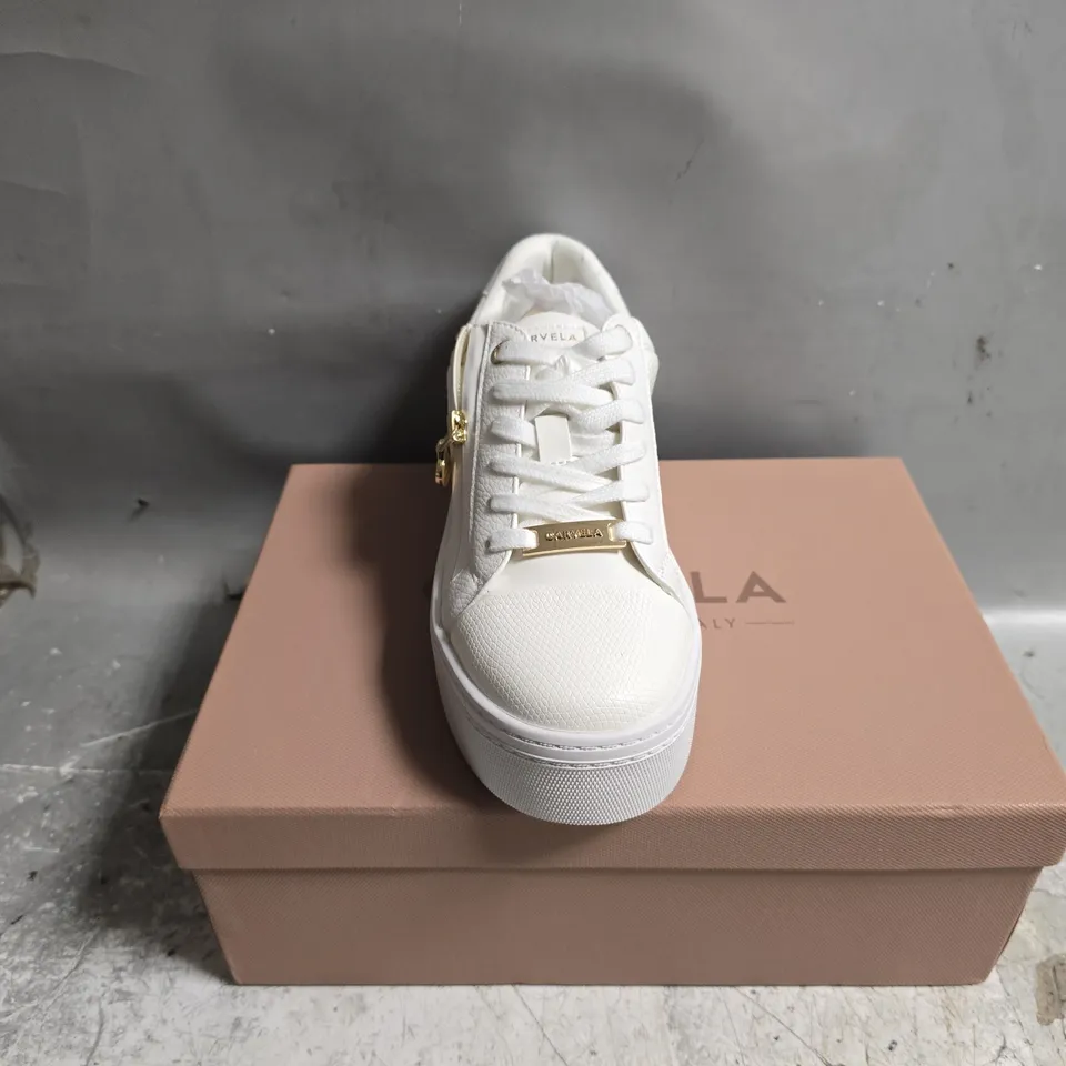 BOXED PAIR OF CARVELA STATEMENT ZIP WOMENS SNEAKERS IN WHITE - SIZE 38