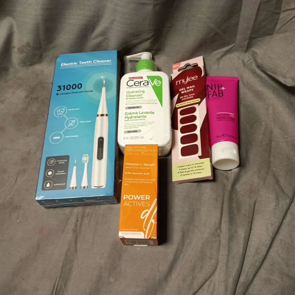 APPROXIMATELY 20 ASSORTED COSMETIC ITEMS TO INCLUDE ELECTRIC TEETH CLEANER, CERA VE, MYLEE GEL NAIL WRAPS, NIP AND FAB FACIAL SCRUB, VIT C SERUM ETC