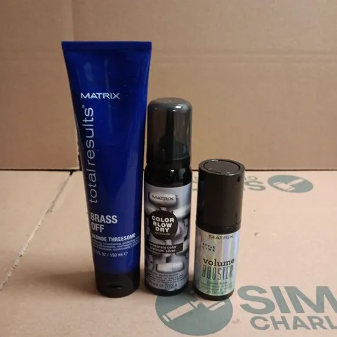 BOX OF APPROXIMATELY 40 MATRIX HAIRCARE PRODUCTS TO INCLUDE BRASS OFF PROTECTING CREAMS, TEMPORARY COLOUR SPRAYS AND VOLUME BOOSTERS
