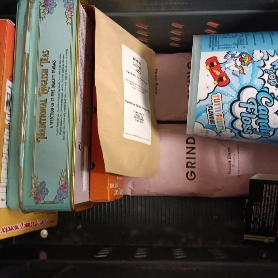 APPROXIMATELY 10 ASSORTED FOOD AND DRINK ITEMS TO INCLUDE LINDT, CANDY FLOSS, BAKED BEANS, ETC