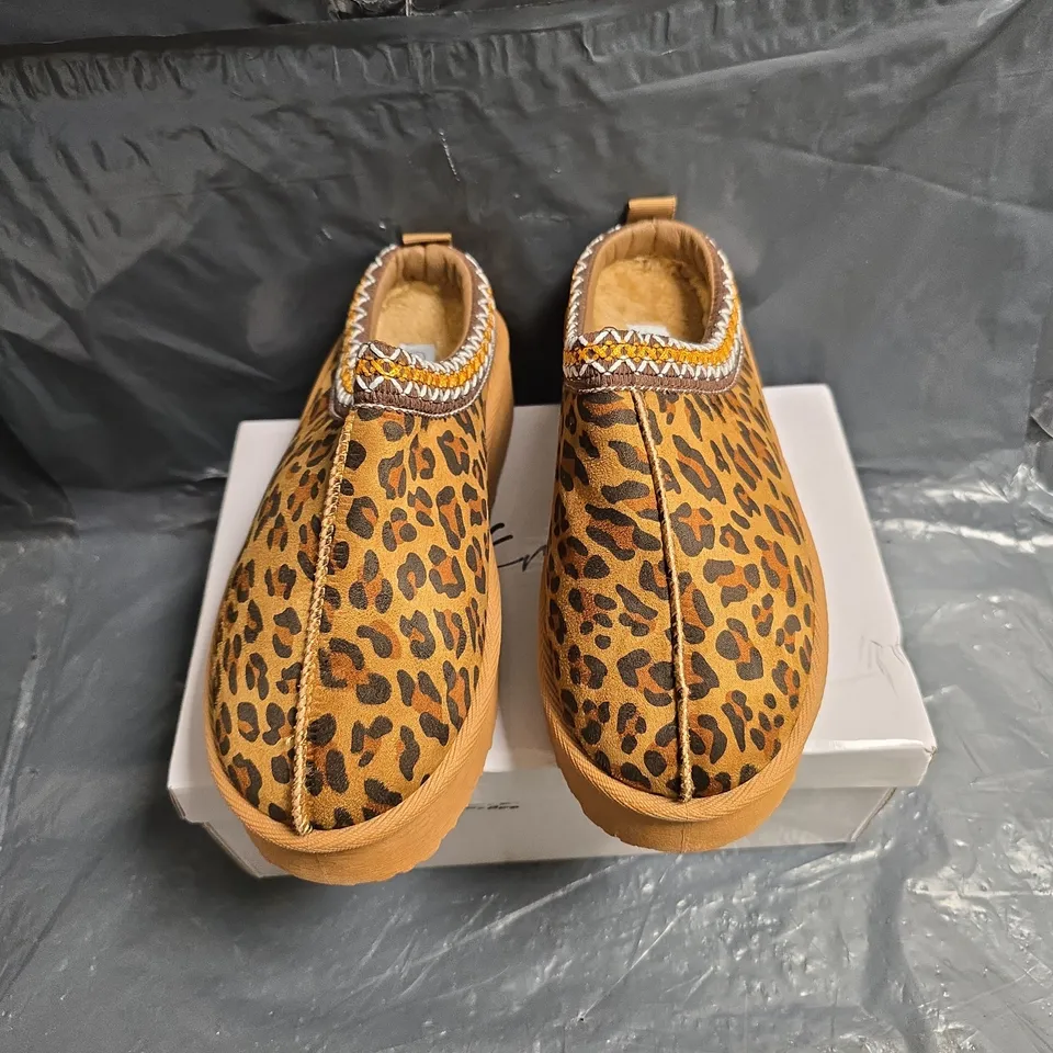 KRUSH LEOPARD PRINT MICROFIBER SLIPPERS – LS8890, SIZE 4, BOXED