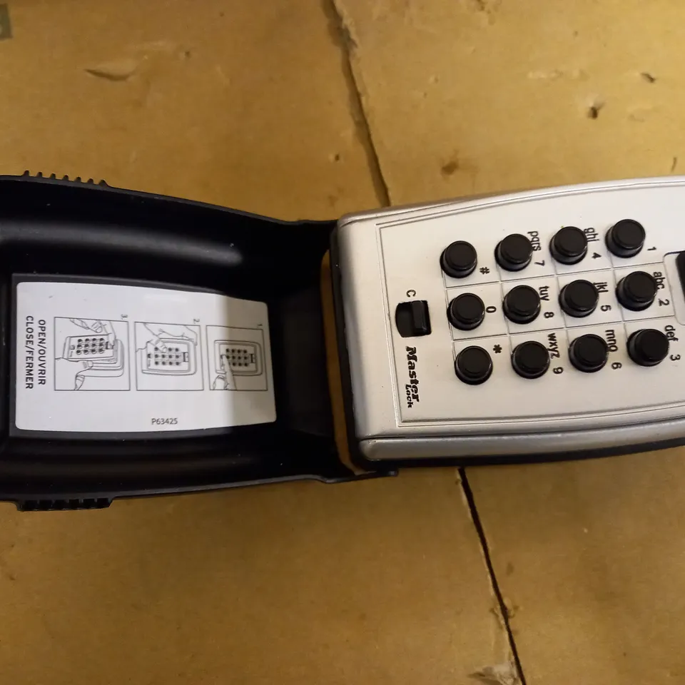 MASTER LOCK KEY SAFE