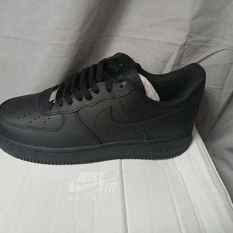 NIKE AIR FORCE 1 '07 BLACK TRAINERS – UK SIZE 6
