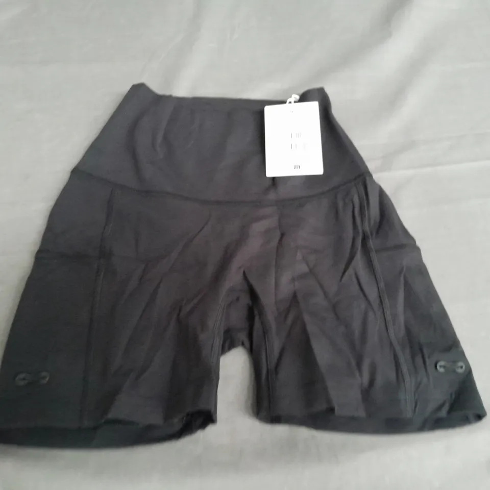 LEGACY LOGO TIGHT SHORTS - XS BODY FIT
