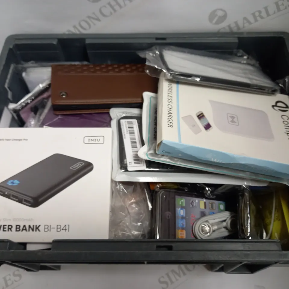 LARGE QUANTITY OF PHONE CASES AND ACCESSORIES TO INCLUDE 10000MAH SLIM POWERBANK, MULTIPLE IPHONE 4S PHONE CASES, WIRELESS CHARGERS, ETC
