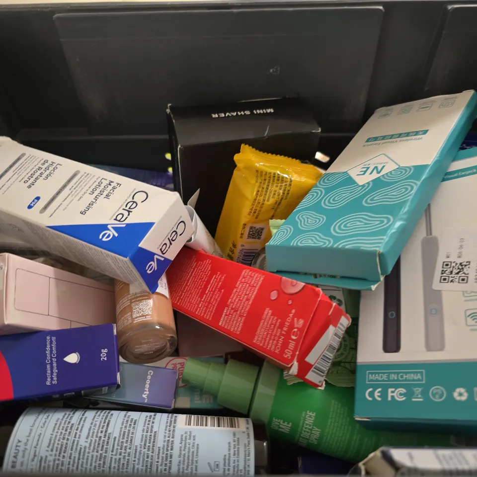 APPROXIMATELY 13 ASSORTED HEALTH & BEAUTY ITEMS TO INCLUDE -GIVE ME CONDITIONER , AVEENO DAILY MOISTURISING , THE INKEY LIST BODY STICK ETC