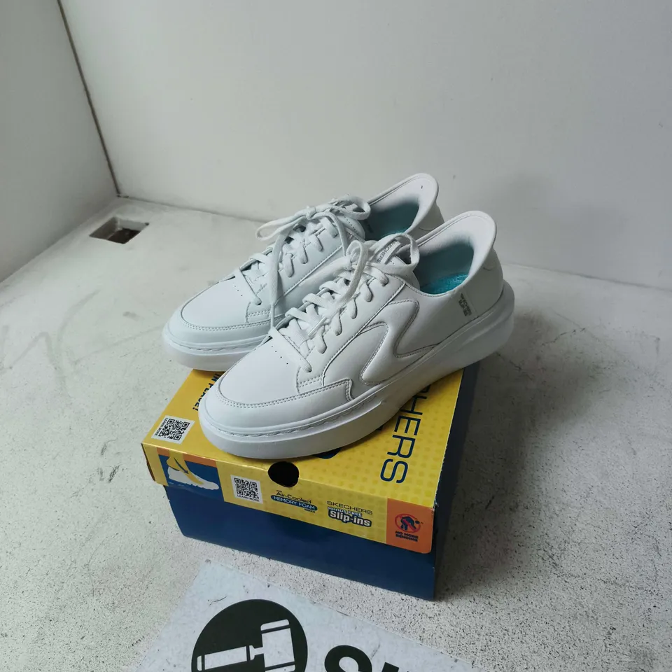 BOXED PAIR OF SKECHERS CORDOVA CLASSIC NEW REIGN SLIP-IN TRAINERS IN WHITE SIZE 6