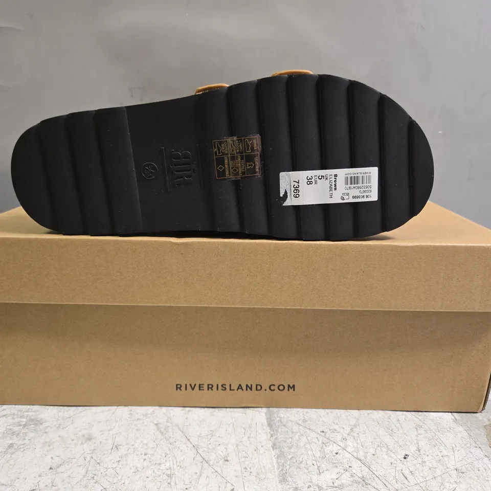 BOXED PAIR OF RIVER ISLAND OPEN TOE SANDALS IN LEOPARD PRINT SIZE UK 5