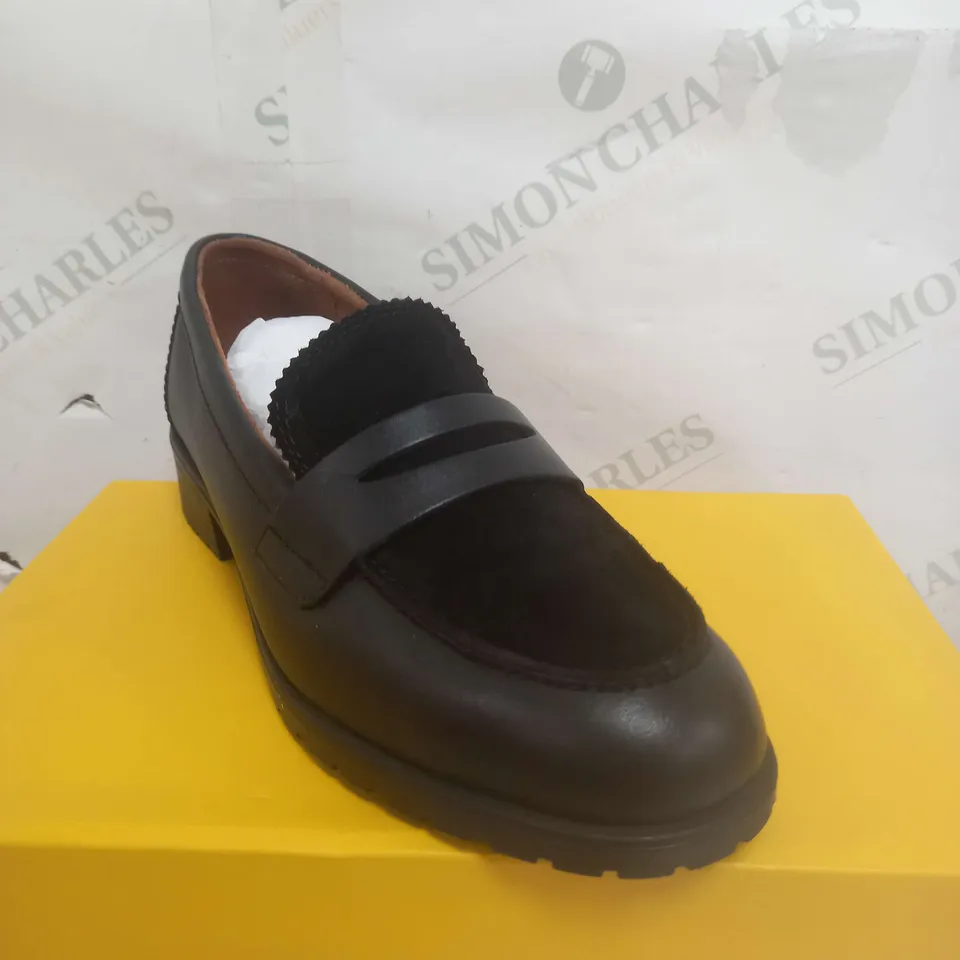 STRIVE SEVILLE BLACK LOAFER SHOE SIZE 5