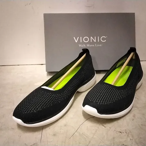BOXED VIONIC BALLERINA, BLACK , SIZE 5.5 , 5 PAIRS