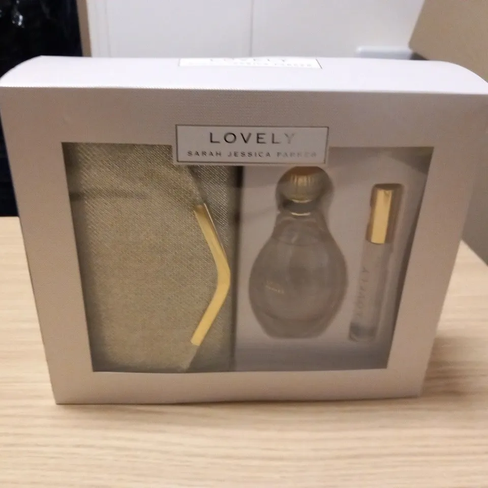 BOXED LOVELY SARAH JESSICA PARKER EAU DE PARFUM GIFT SET