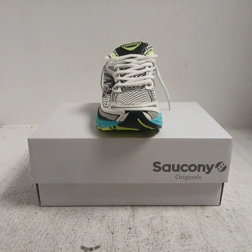 BOXED PAIR OF SAUCONY PRO GRID OMNI 9 TRAINERS IN WHITE/MULTI SIZE UK 3.5