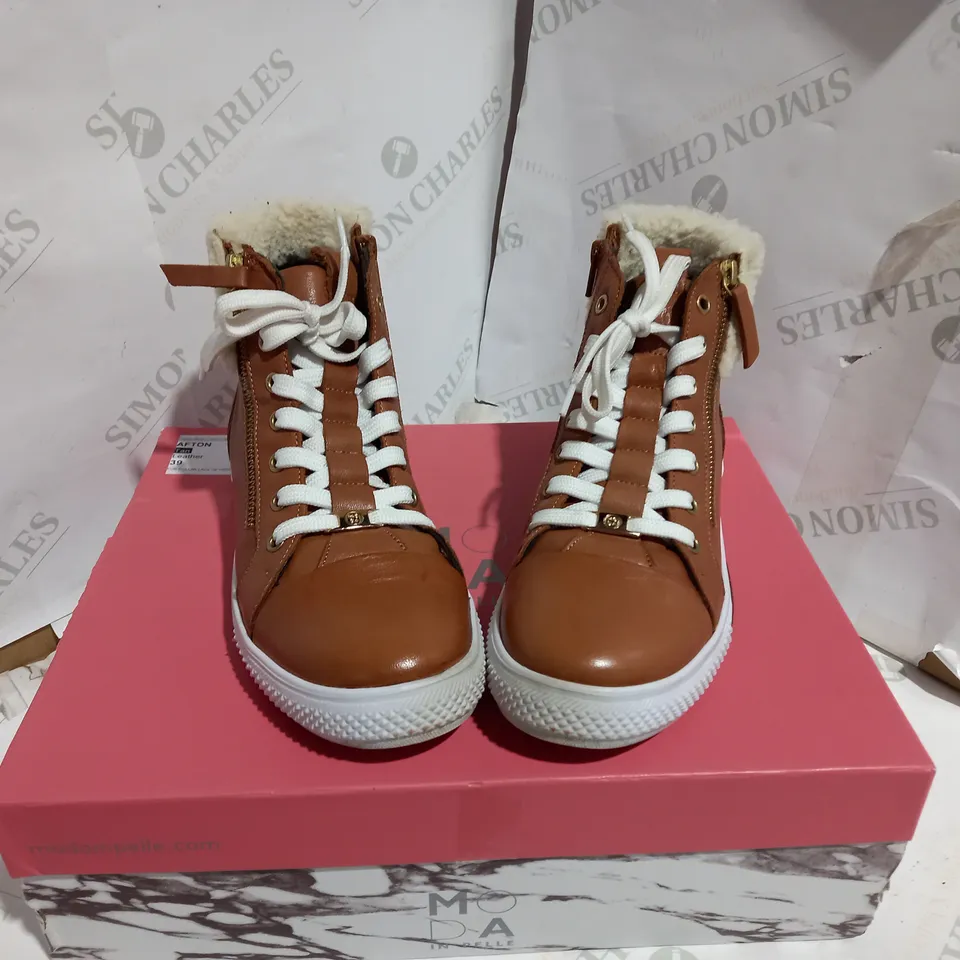 MODA TAN LEATEHR FUR COLLAR LACE UP HIGH TOP - SIZE 6
