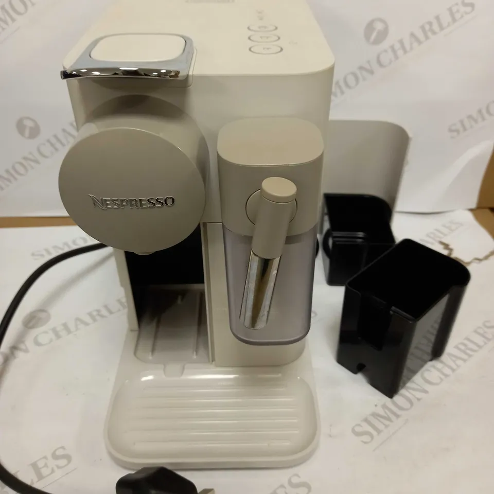 DE'LONGHI LATTISSIMA ONE CAPSULE COFFEE MACHINE