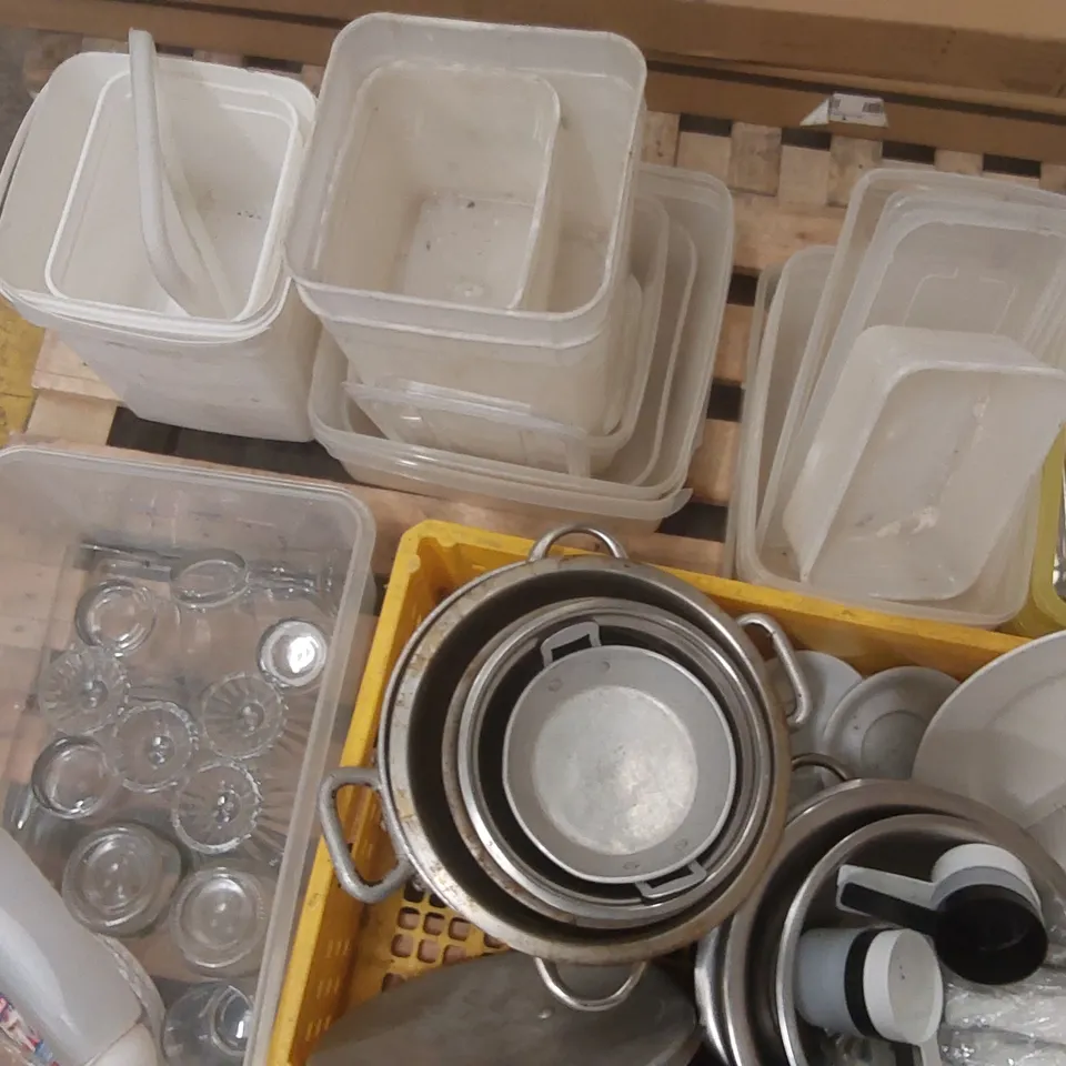 PALLET CONTAINING A LARGE QUANTITY OF ASSORTED CATERING ITEMS ECT