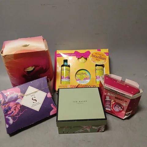 BOX OF APPROX 5 ASSORTED COSMETIC BOXSETS TO INCLUDE - SANCTUARY SPA WELLNESS PILLOW PACK - DOVE AWAKEN GIFT COLLECTION - TREACLEMOON BODY COLLECTION - ETC