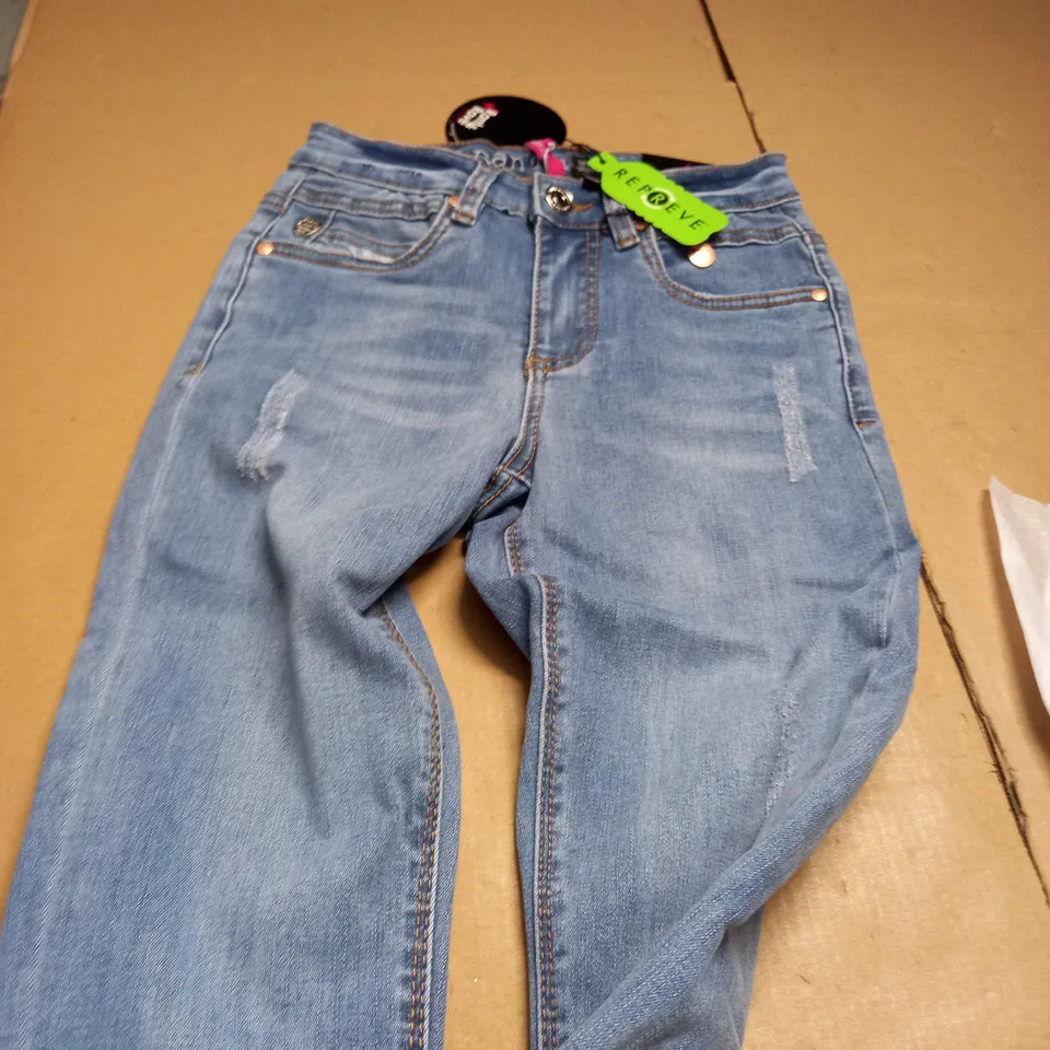 PAIR OF RANT AND RAVE 8/26R CROPPED SKINNY JEANS