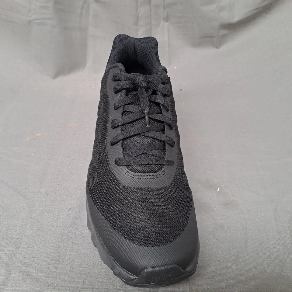 BOXED PAIR OF NIKE AIR MAX SHOES IN BLACK UK SIZE 13