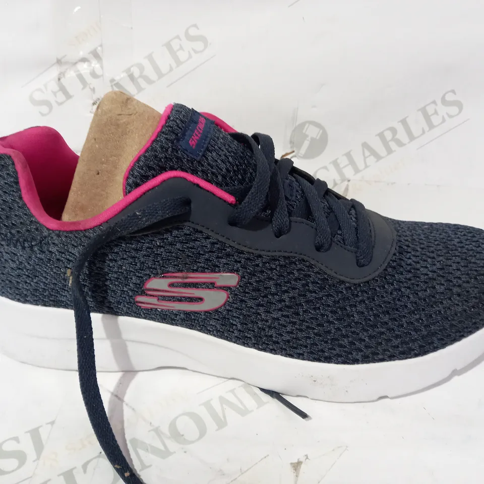 BOXED PAIR OF BLACK AND PINK SKECHERS DYNAMIGHT 2.0 QUICK CONCEPT LACE UP TRAINER - UK SIZE 6 RRP £30