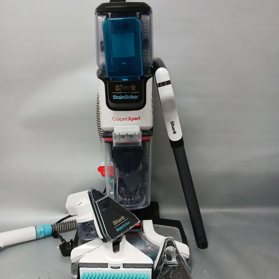 BOXED SHARK CARPET XPERT DEEP CARPET CLEANER & BUILT IN STAIN STRIKER EX200UK