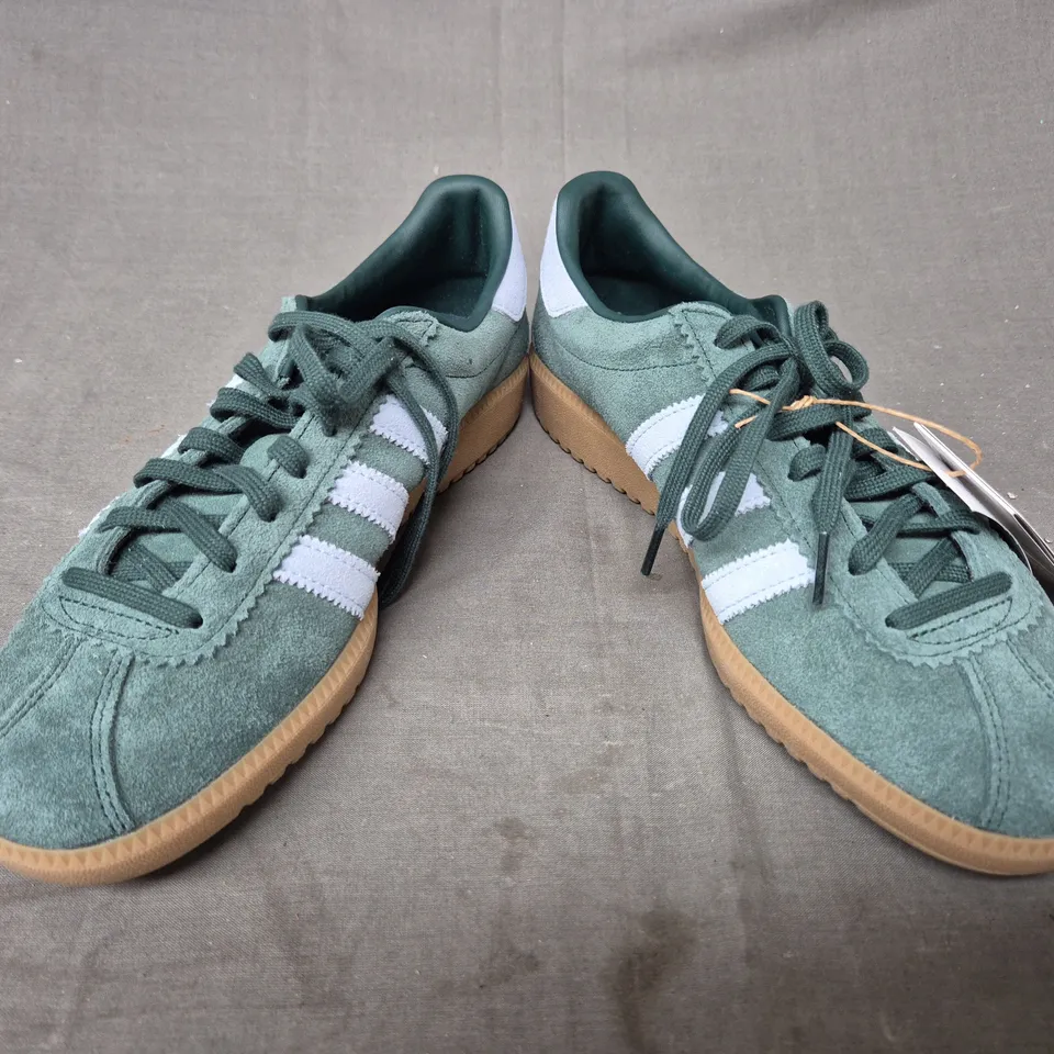 BOXED PAIR OF ADIDAS ORIGINALS BERMUDA TRAINERS IN GREEN/PASTEL BLUE UK SIZE 7