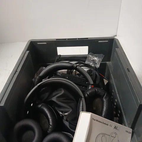 APPROXIMATELY 10 ASSORTED ITEMS INCLUDING SONY EARPHONES AND TRUE WIRELESS EARBUDS