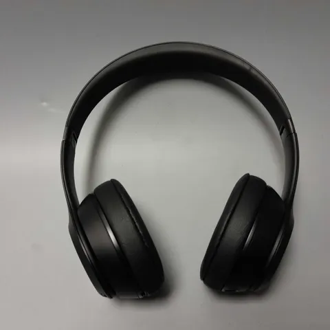 BEATS SOLO3 WIRELESS HEADPHONES IN BLACK