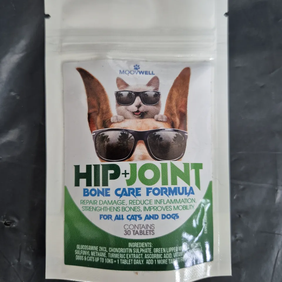 BOX OF APPROXIMATELY 70 PACKS OF MOOVWELL TABLETS - HIP + JOINT BONE CARE FOR CATS & DOGS (30 TABLETS PER PACK)
